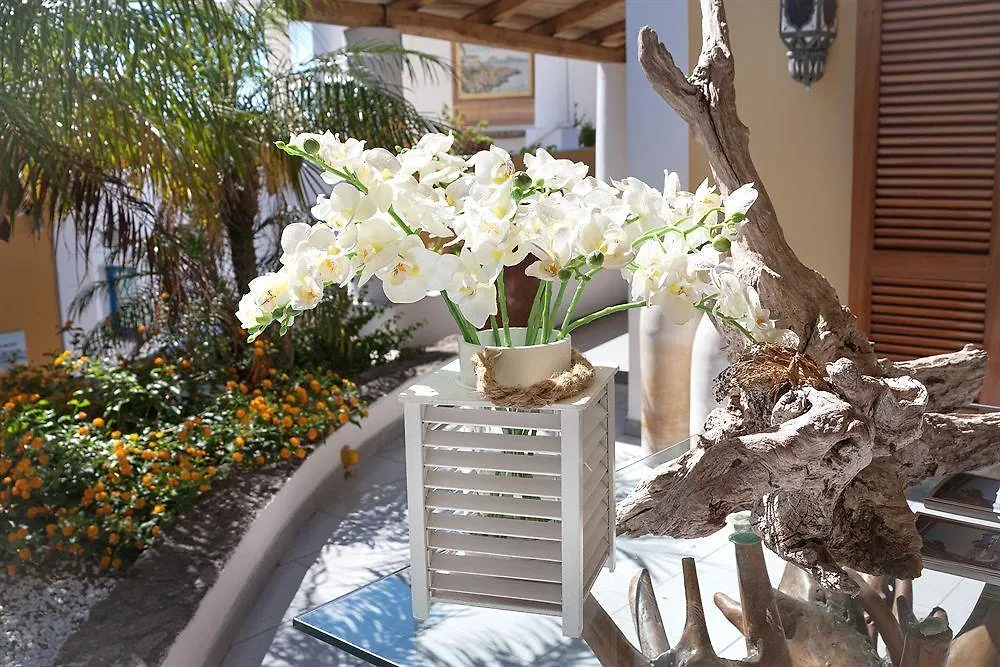 Hotel Oasi Panarea 4*,
