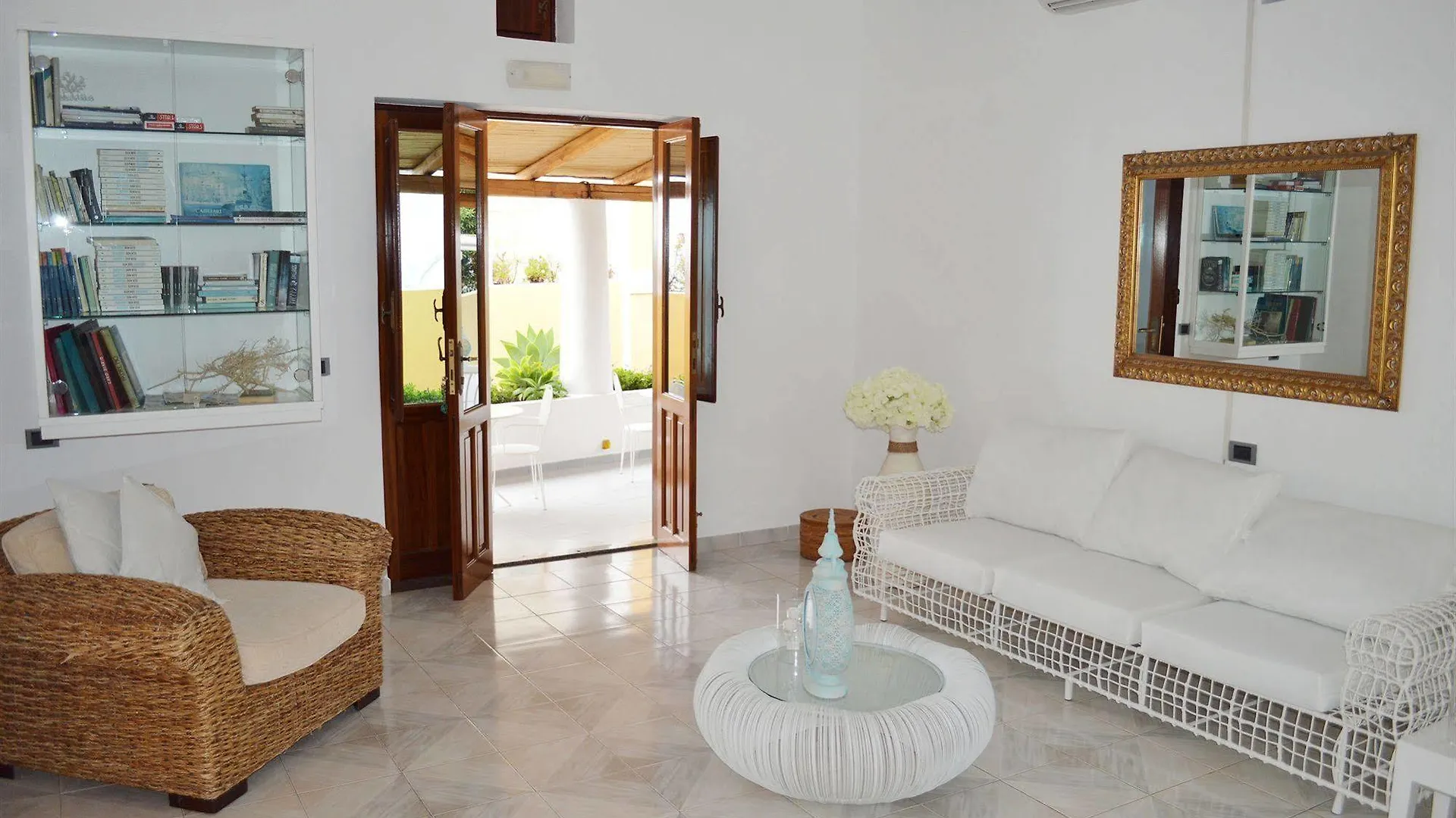 Hotel Oasi Panarea 4*,  Italien