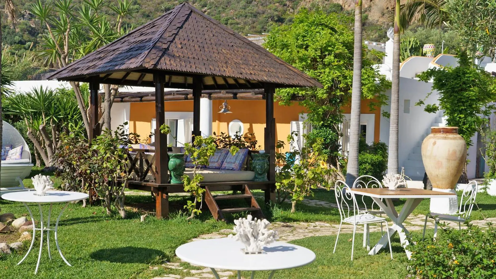 Hotel Oasi Panarea 4*,  Italien