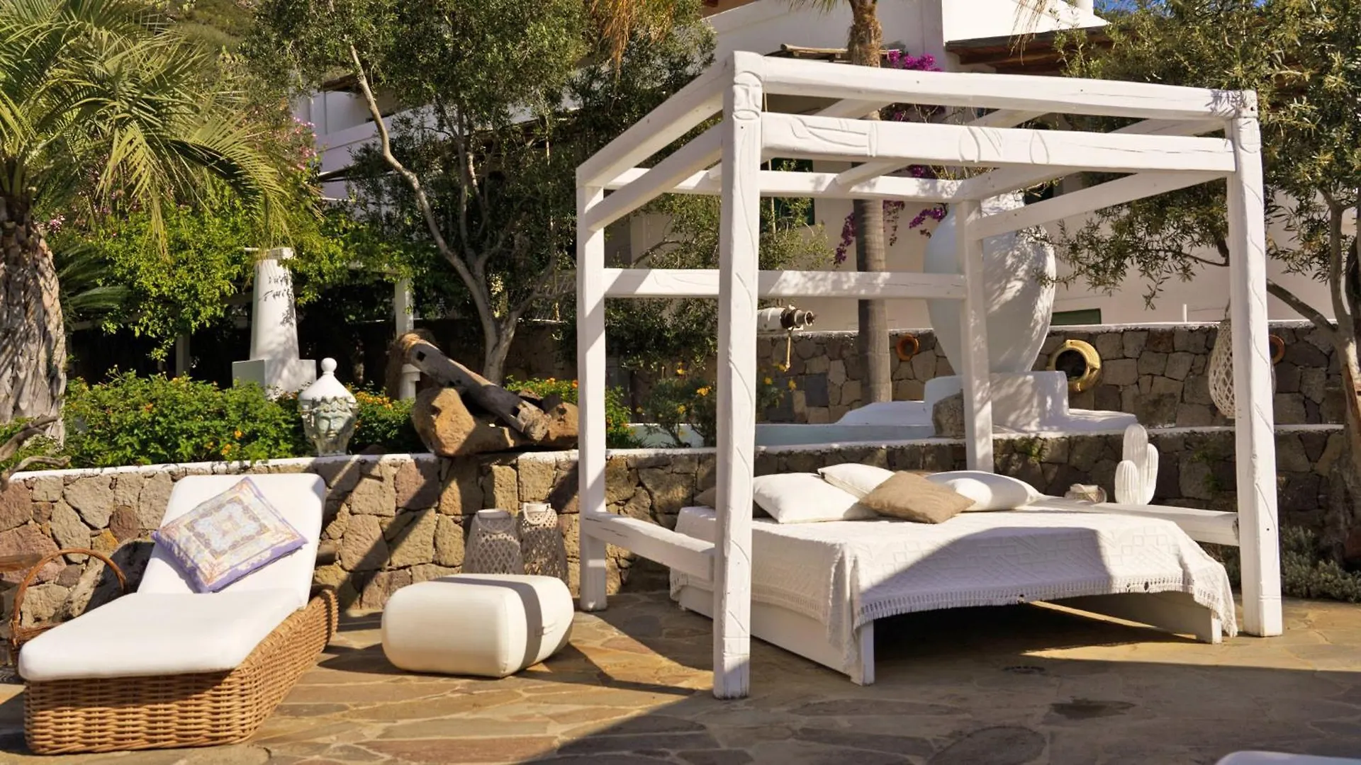 Hotel Oasi Panarea 4*,