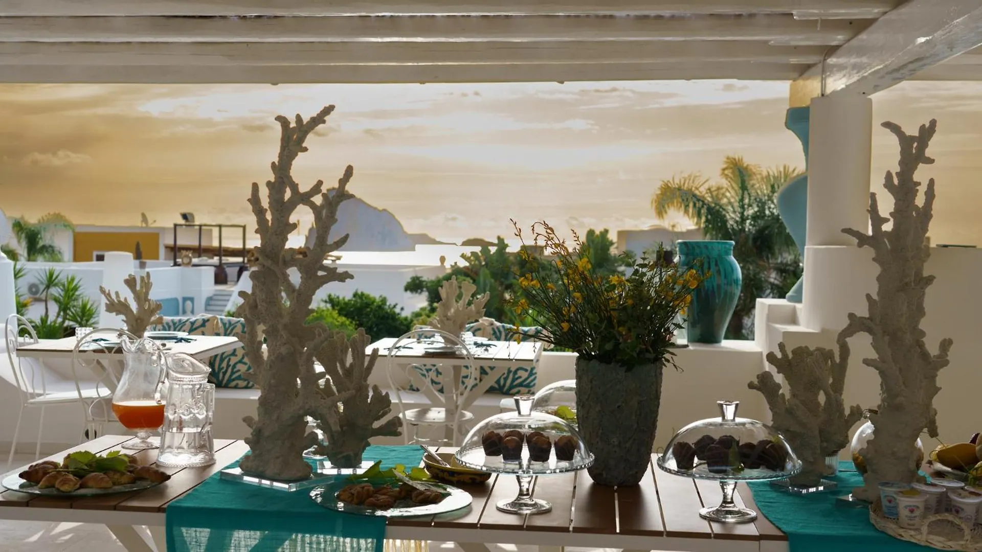 Hotel Oasi Panarea 4*,  Italien